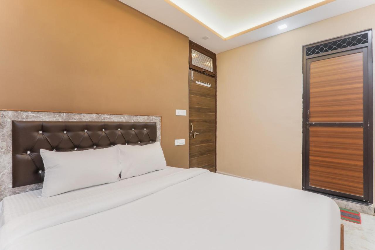 פורי Oyo Tripureswari Guest House מראה חיצוני תמונה