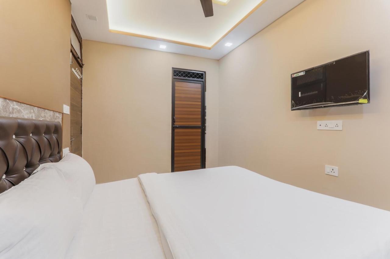 פורי Oyo Tripureswari Guest House מראה חיצוני תמונה