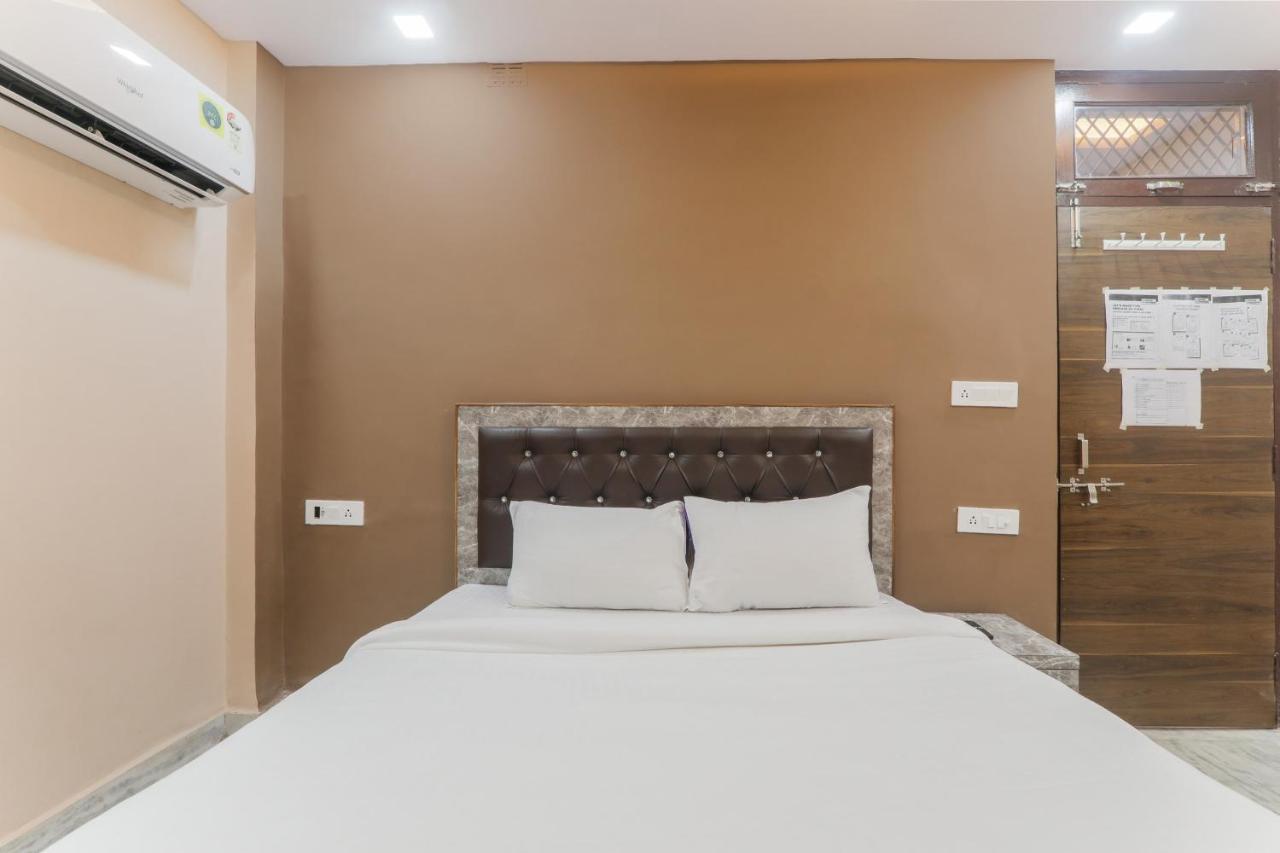 פורי Oyo Tripureswari Guest House מראה חיצוני תמונה